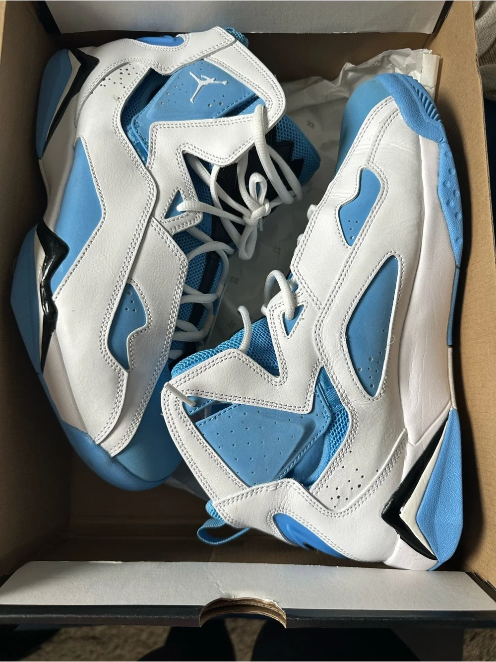 Jordan men 11.5 baby blue and white true flight - Picture 1 of 6